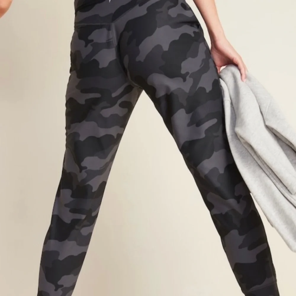 NWOT Old Navy Elevate "GO-DRY" Black & Grey Elevate Joggers, Size Small - Picture 2 of 7